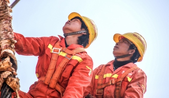 广西88858cc永利官网“百年风华 交透风范”天下交通运输摄影大赛参赛作品—— 筑虹群像